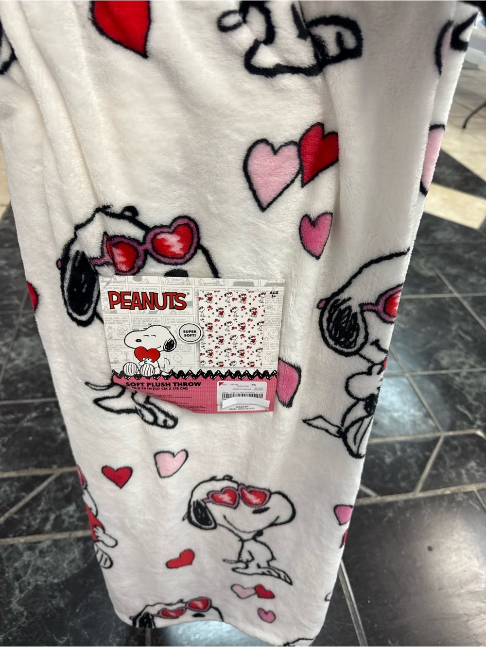 Peanuts White Pink Red Snoopy Heart Plush Throw